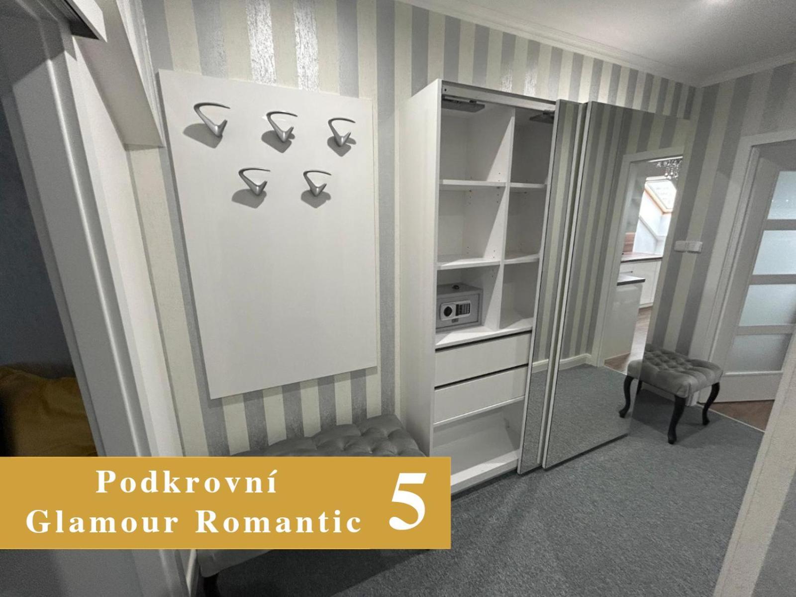 Efipa Glamour Apartments Plzeň Exteriör bild